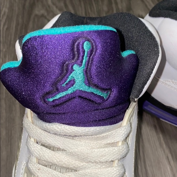 Nike Air Jordan 5 Retro Grapes - Picture 3 of 4